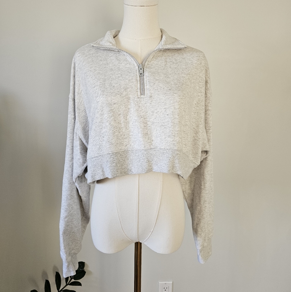 Aritzia TNA S cropped cozy fleece Gray Quarter-Zip Women's Top sweatshirt